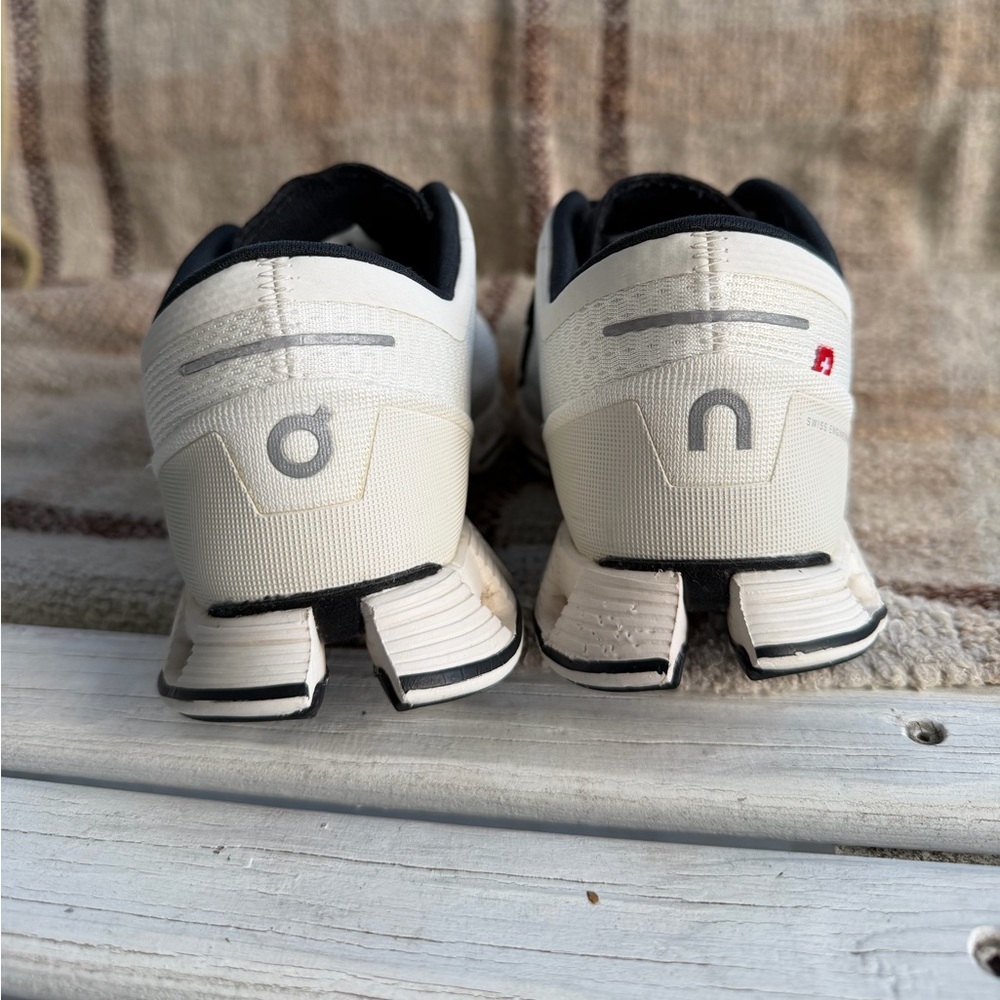 ON Cloud X White and Black Running Shoes - Picture 4 of 10